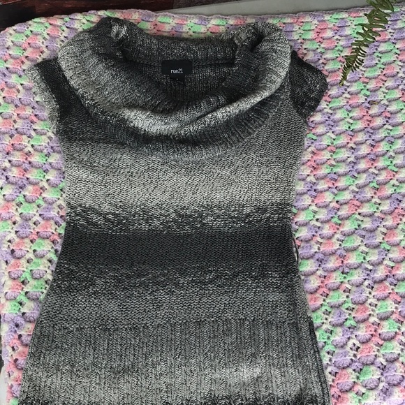 Rue 21 sweater - Picture 3 of 4